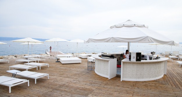 Uređenje plaže ispred hotela Radisson Blu Resort u Splitu 	