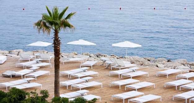 Uređenje plaže ispred hotela Radisson Blu Resort u Splitu 	